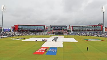 Rain in Old Trafford.jpg
