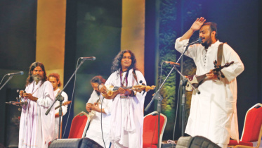 Rob Fakir performs at the fest.