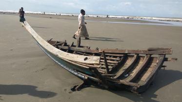 trawler carrying Rohingyas