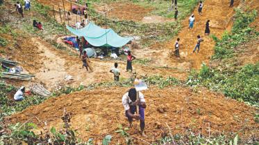 Rohingya refugees near Balukhali.jpg