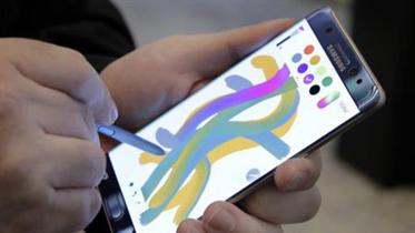 An overheating, smoking Samsung smartphone forces the evacuation,of a Southwest Airlines jet,Samsung Galaxy Note 7,fires,explodes,Louisville airport