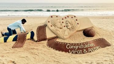 Kohli-Anushka receive sand art wedding gift