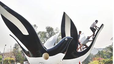 sculpture_of_magpie.jpg