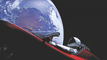 SpaceX's Falcon Heavy 1.jpg