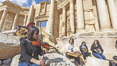 Syrian musicians play.jpg