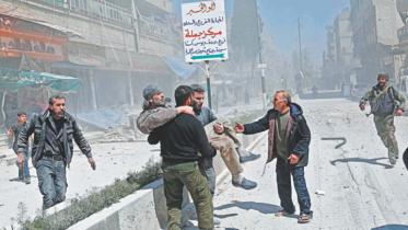 Syrians carry.jpg