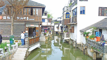 The Grand Canal running throughout Suzhou city.