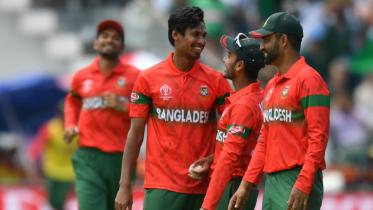 Tigers celebrate a wicket.jpg