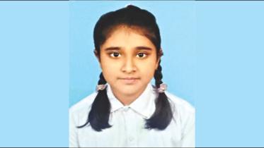 Tithi receives scholarship.jpg