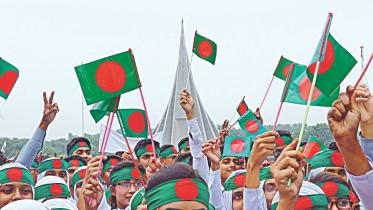 Tying red-green bandanas