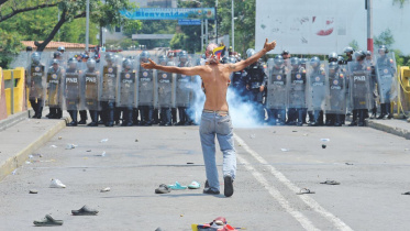 Venezuelan national policemen.jpg