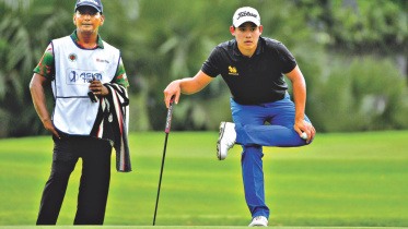 While Rattanon Wannasrichan.jpg