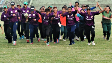 Women Cricketer 4.jpg