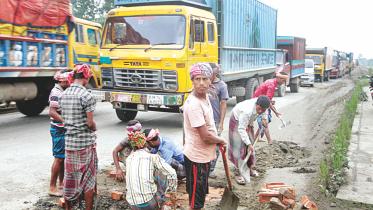 Workers from Roads and Highways Department.jpg
