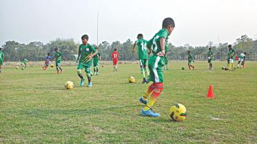 young footballers.jpg