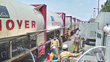 tanker-trucks-with-oxygen.jpg