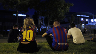 messi_fans.jpg