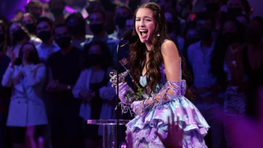 210912223143-05-mtv-vmas-2021-olivia-rodrigo-exlarge-169.jpg