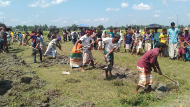 char-people-reclaim-govt-road.jpg