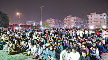 cricket-fans-in-karachi.jpg