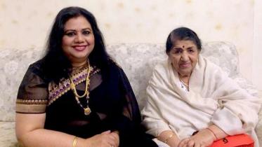 Lata Mangeshkar and Runa Laila