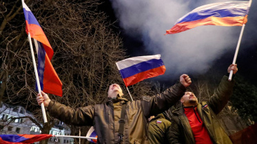 russia-flag-reuters