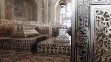 taj-mahal-interior.jpg