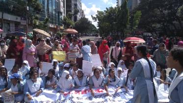 Viqarunnisa students block Mirpur Road