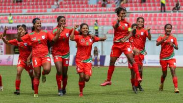 bnagladesh_womens_team.jpeg