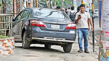 Addressing Dhaka’s parking chaos: Lone draft policy still in limbo