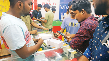 The decline in the domestic smartphone market was due to high inflation as well as deteriorating consumer demand and price hikes while additional taxes also contributed