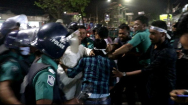 Chaos as job seekers blockade new market intersection