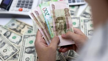 russian-rouble-hits.jpg