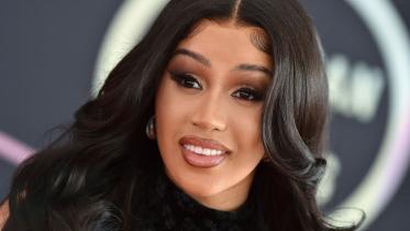 cardi-b-attends-the-2021-american-music-awards-red-carpet-news-photo-1667227378.jpg