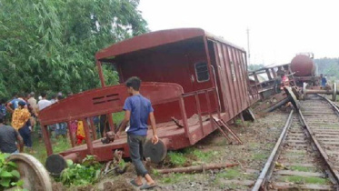 benapole_photo-the_railway_connection_with_khulna_was_stopped_after_the_carriage_of_goods_train_overturned_in_jessore-24.08.23.jpg