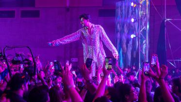 "Let's vibe with Darshan Raval"