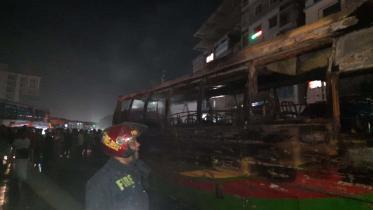 Bus torched in Shanir Akhra