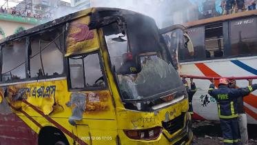 bus set on fire in Khilgaon