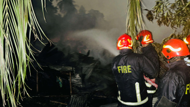 Two killed in Karwan Bazar fire