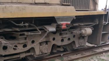 Turag commuter train derailed near Gazipur