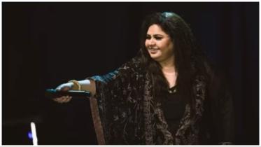 Renowned Pakistani singer slaps comedian over ‘honeymoon joke’