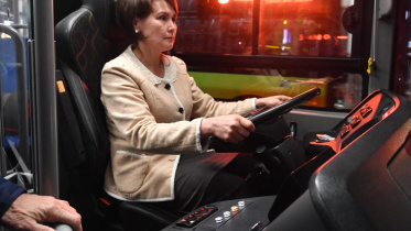 uzbekistan-woman_bus_drivers.jpg