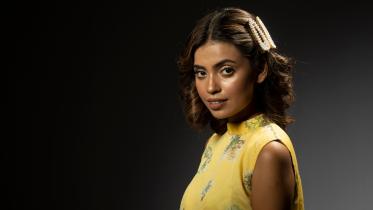 Turn heads with trendy hair clips this summer!