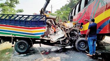 14 dead in Faridpur bus-pickup collision