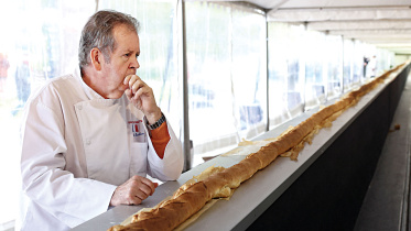 worlds-longest-baguette.jpg