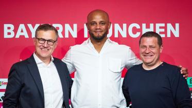 Vincent Kompany signs as Bayern manager.jpg
