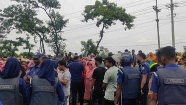 RMG workers block Dhaka-Ctg highway demanding arrears