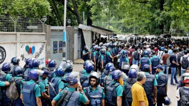 Police lob sound grenades at protesting students