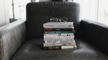 Career stuck? 5 self-help books with advices you didn’t know you needed                  alexandra-fuller-4rnlzjzemms-unsplash.jpg