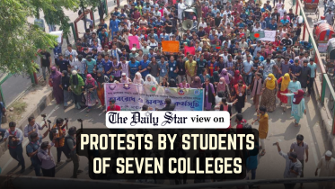 protests by students of DU-affiliated seven colleges